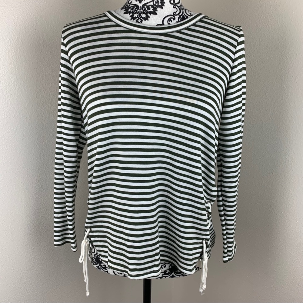 Status.NWT.Dark Olive striped tee with tie sides🌺